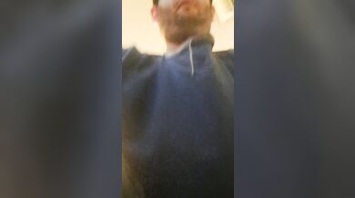 Uno sguardo ravvicinato al mio cazzo vergine