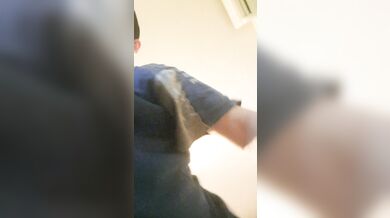 Uno sguardo ravvicinato al mio cazzo vergine