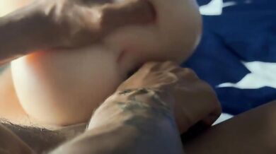 POV: immagino la migliore amica che CAVALCA il cazzo sulla doll