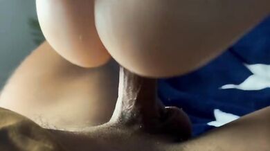POV: immagino la migliore amica che CAVALCA il cazzo sulla doll