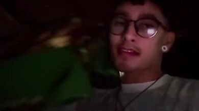 Che figata vedere questo colombiano che si SEGA fino a sborrare