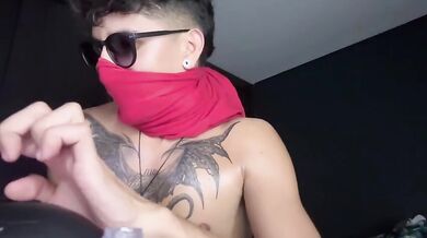 Twink latino si SEGA durante la lezione online