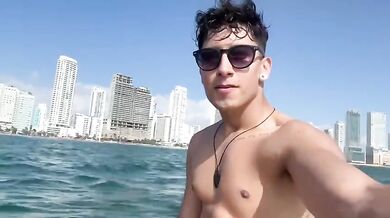 Twink nudo si ESIBISCE in moto d'acqua a Cartagena