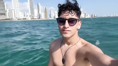 Twink nudo si ESIBISCE in moto d'acqua a Cartagena