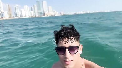 Twink nudo si ESIBISCE in moto d'acqua a Cartagena