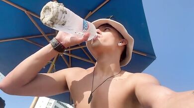 Twink nudo si ESIBISCE in moto d'acqua a Cartagena