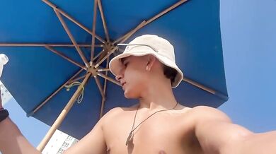 Twink nudo si ESIBISCE in moto d'acqua a Cartagena