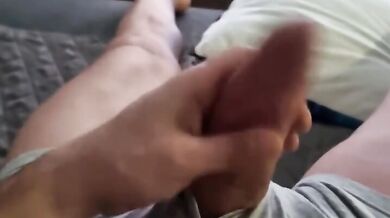 Si tira il mostro da solo e sborra tutto sul palmo