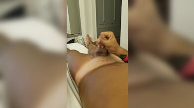 In vacanza ci seghiamo il cazzo INSIEME