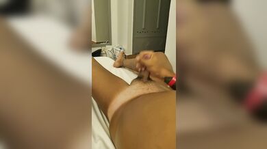 In vacanza ci seghiamo il cazzo INSIEME