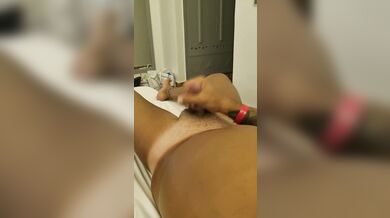 In vacanza ci seghiamo il cazzo INSIEME