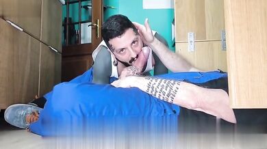 Daddy maturo inculata BRUTALE al twink in cucina