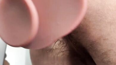 Compleanno: dildo replica enorme mi slabra il buco