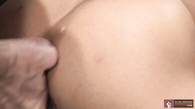 Mano in culo gay perfetto