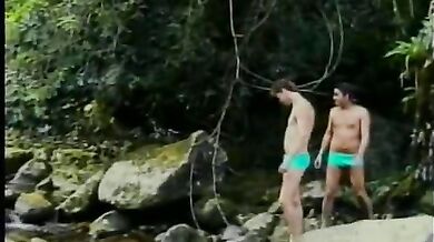 Sesso gay lungo il fiume