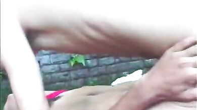 Inculo il mio amico sul cofano