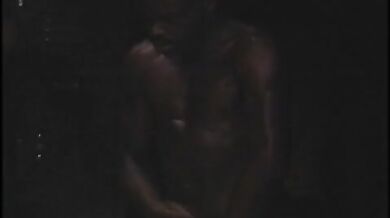 Negri omosessuali si masturbano col dildo