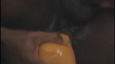 Negri omosessuali si masturbano col dildo