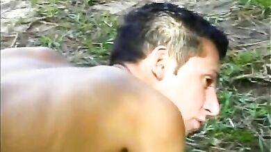 Mi mette la lingua in culo e poi mi scopa