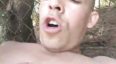 Pelato passivo ha voglia di cazzo dentro