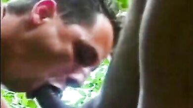 Gran succhiata all'aria aperta