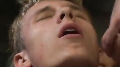 Sesso in palestra per maschione gay