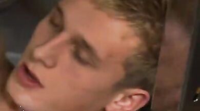 Sesso in palestra per maschione gay