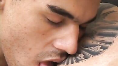 Bel bruno con tanta voglia di cazzo