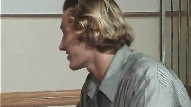 Il vicino mi raggiunge per trombare