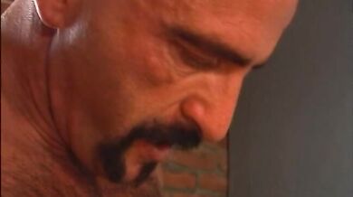 Orso gay inculato da secondino