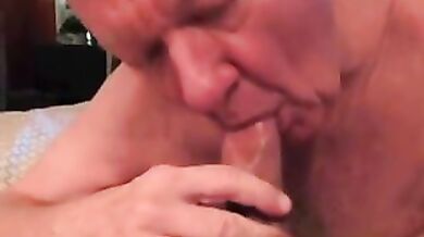 Ottantenne gay fa pompino con ingoio