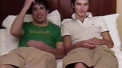 Sesso a tre con coppietta di teen gay dotati