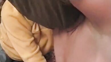 Biondo attivo incula un nuovo amichetto