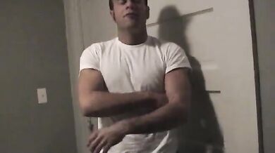 Incredibile video di un gay inculato a pecora