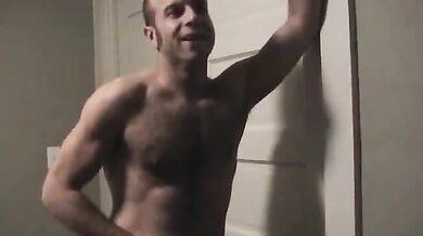 Incredibile video di un gay inculato a pecora