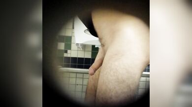 Gay guardone spia i ragazzi