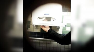 Gay guardone spia i ragazzi