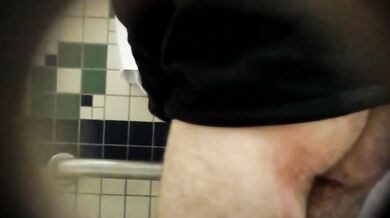 Gay guardone spia i ragazzi