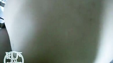 Cinesino passivo lecca piedi e viene inculato