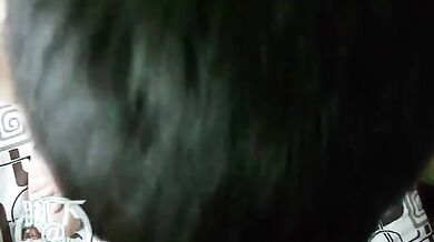 Cinesino passivo lecca piedi e viene inculato