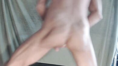 Vecchio gay si auto-incula