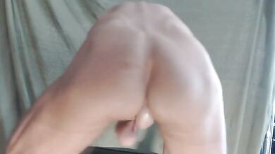 Vecchio gay si auto-incula