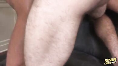 Frocio voglioso di cazzi pelosi