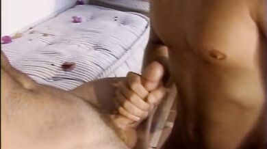 Gay inculato sul terrazzo