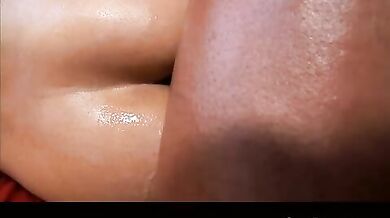 Inculato da massaggiatore muscoloso