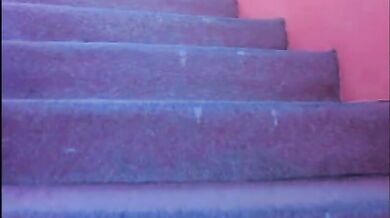 Gay italiano nudo si sega al sole