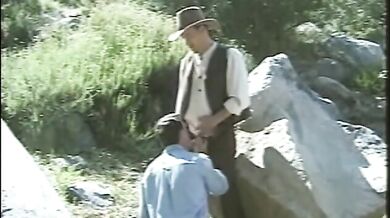 Coppia cowboy arrapati scopa outdoor