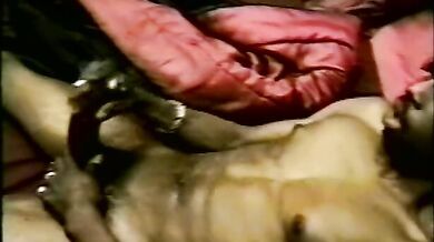 Nero con un cazzo impressionante si sega