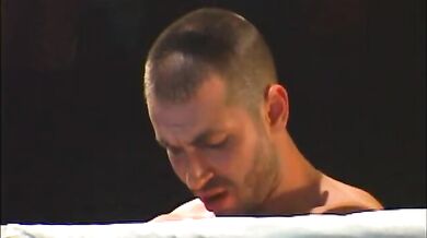 Pugile gay scopato dal suo allenatore