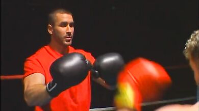 Pugile gay scopato dal suo allenatore